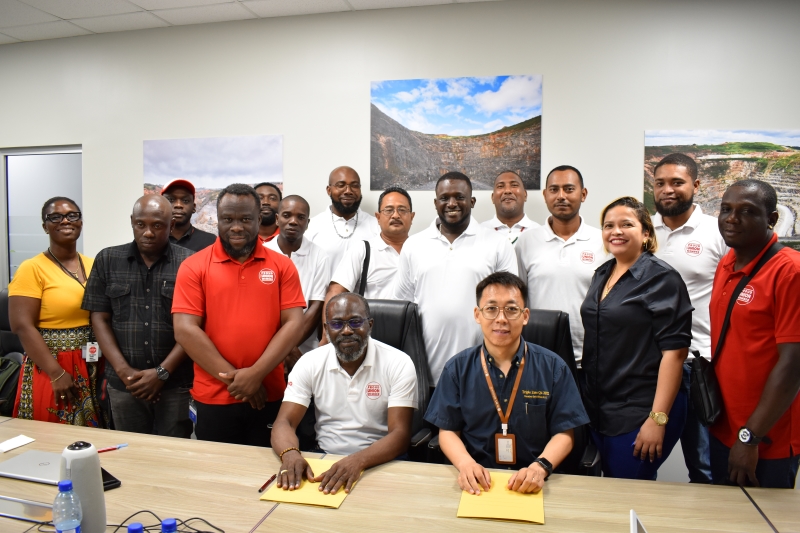 6165cc��ɳ��վ��ҵ��˹��������빤��ǩ������Э����������